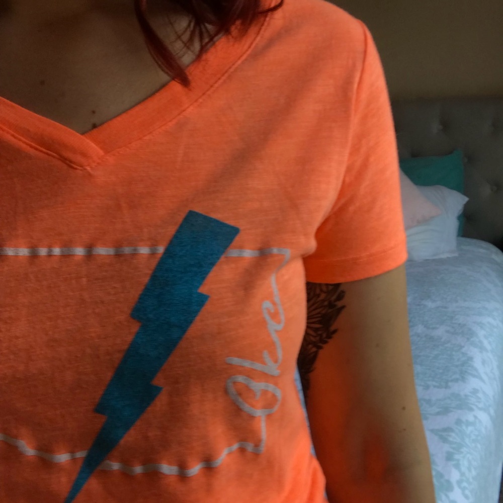 OKC THUNDER V NECK